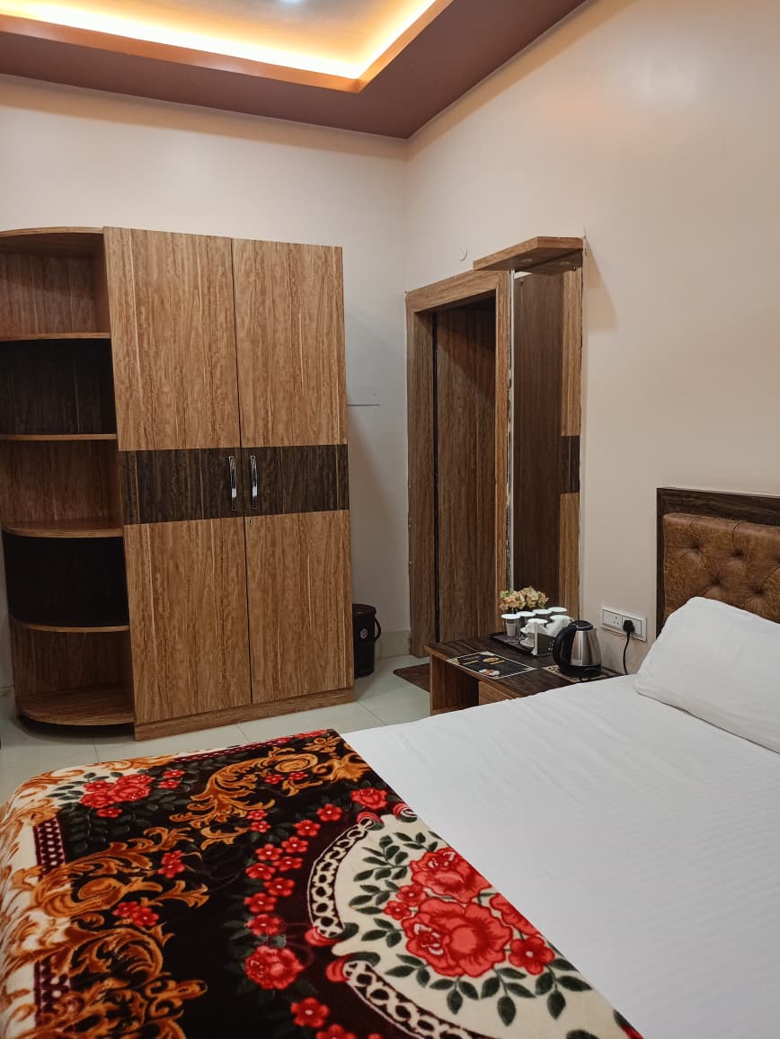 Single Bed With Ac