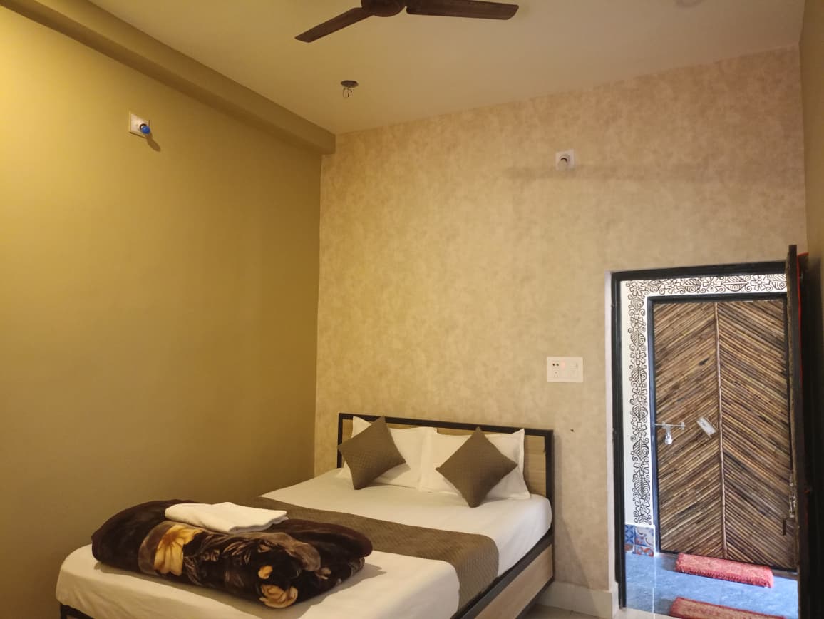 Double Bed With Ac